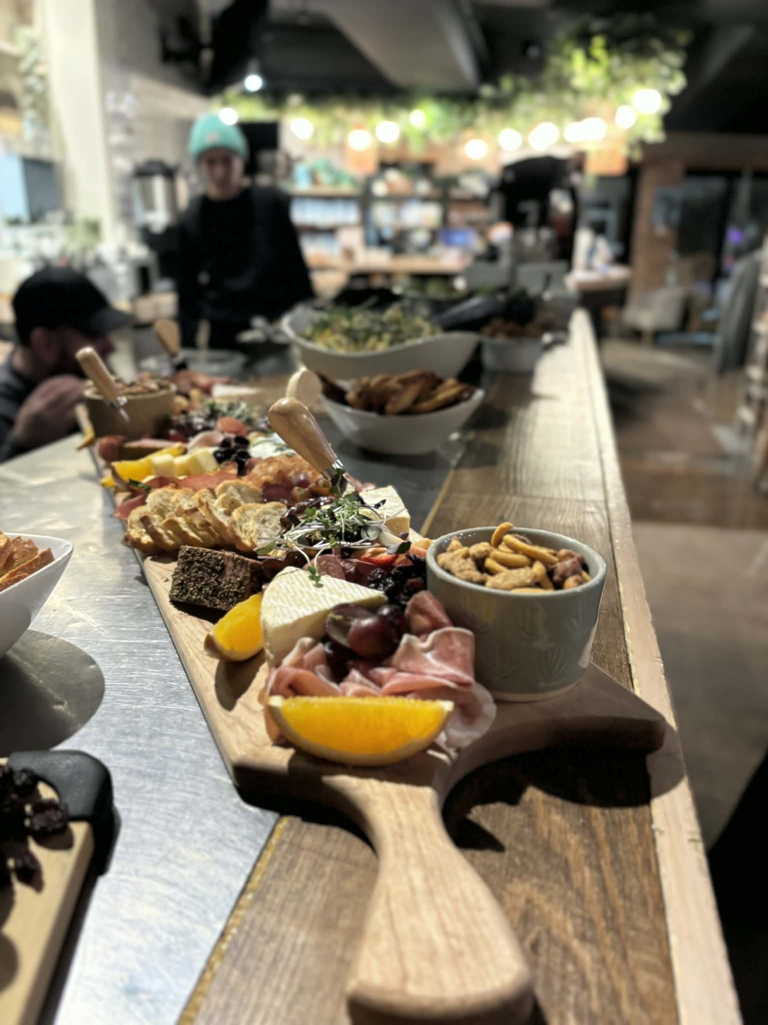 Buffet et réception au Prana Café lors du lancement officiel du livre Le CELI.